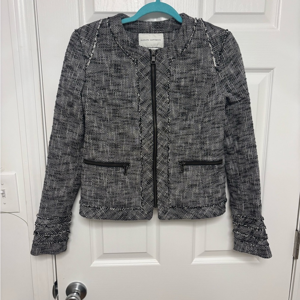 Banana Republic Black and White Textured Blazer. Size 8